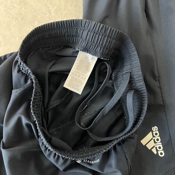 Adidas Aroready Men’s navy Blue athletic shorts sz medium 9” inseam lightweight - Picture 8 of 8